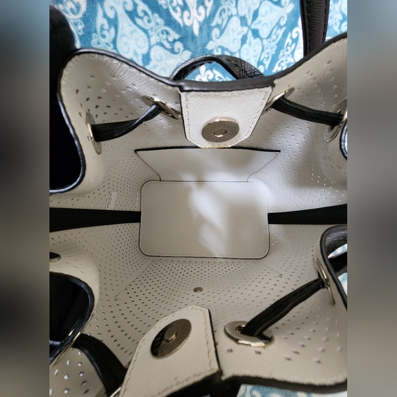 MICHAEL KORS GREENWICH DRAWSTRING/BUCKET BAG MEDIUM ,COLOR BLACK - Picture 9 of 9